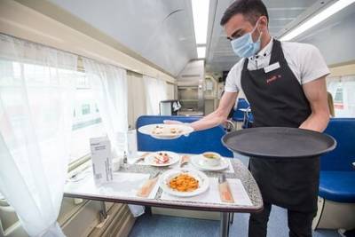 В РЖД нашли замену вагонам-ресторанам в поездах