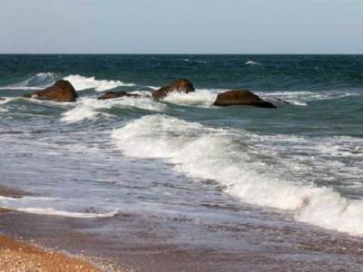 На пляже в курортной Кирилловке снова обнаружили мины