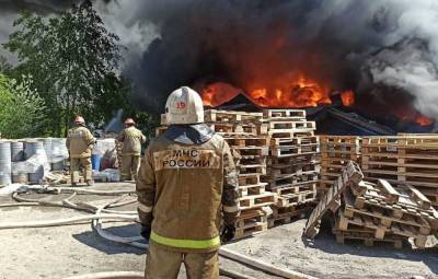 Пожар произошел на производственной площадке в Екатеринбурге