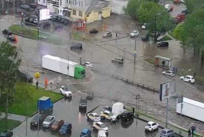 В Москве затопило участок Боровского шоссе