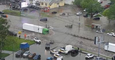 На Боровском шоссе задерживаются автобусы из-за подтопления проезжей части - mskgazeta.ru - Москва - Боровск