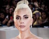 Леди Гага удивила откровенными эротичны фото в бикини