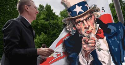 Версия: снятием белорусского флага в Риге руководил сотрудник посольства США