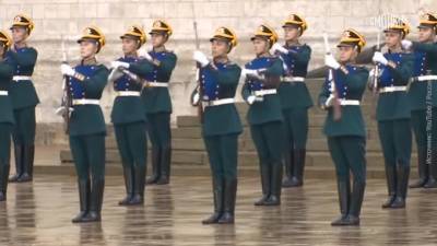 В Кремле возобновилась церемония развода караулов Президентского полка