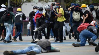 Протестующие в Колумбии линчевали застрелившего двух человек полицейского