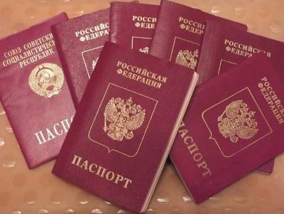 Россияне ударились в панику из-за новых правил выдачи загранпаспортов