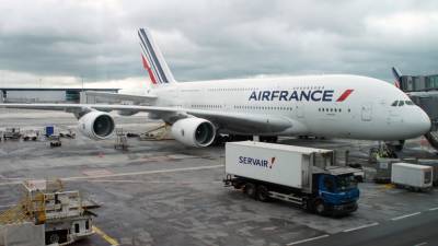 Первый за три дня самолет Air France отправился из Парижа в Москву
