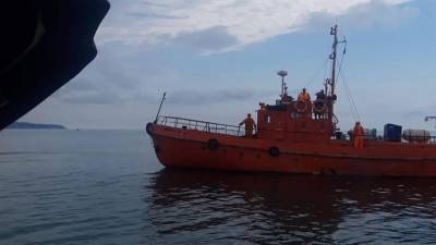 Берег моря у Туапсе очистили от загрязнений после разлива нефтепродуктов