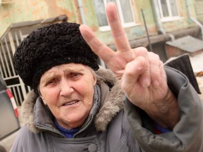 ВЦИОМ: Один из трех пенсионеров в России работает