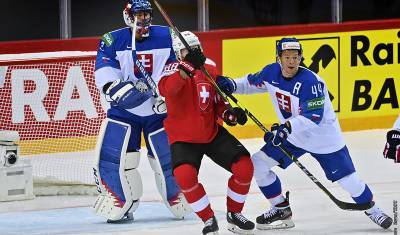 Хоккеиста сборной Словакии дисквалифицировали на одну игру за плевок в соперника