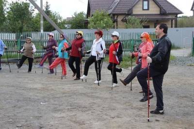 Скандинавская ходьба пользуется популярностью у пожилых тюменцев