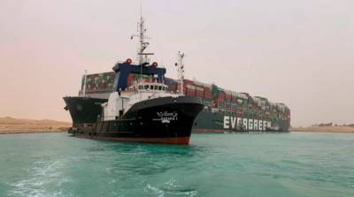 Египет пересмотрит размер компенсации за блокирование Суэцкого канала