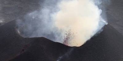 В ДР Конго проснулся вулкан Мурара на склоне горы Ньямлагира - в сети появилось видео потоков лавы - ТЕЛЕГРАФ