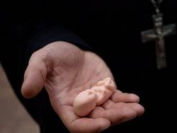 РПЦ призвала распространить права человека на эмбрионы
