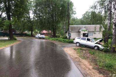 Пьяный водитель съехал с дороги и попал в больницу в Тверской области