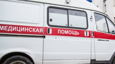 Машина скорой помощи столкнулась с иномаркой возле больницы в Челябинске