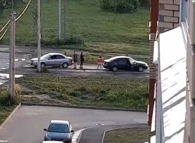 В Дашково-Песочне водители и их пассажиры вступили в конфликт на узкой дороге