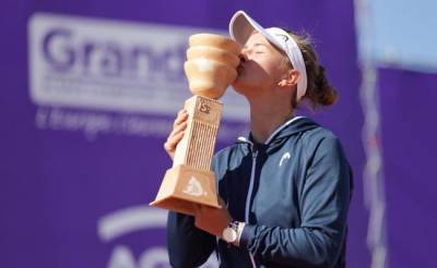 Крейчикова выиграла первый одиночный чемпионский титул WTA