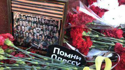 Жители Одессы почтили память погибших в Доме профсоюзов