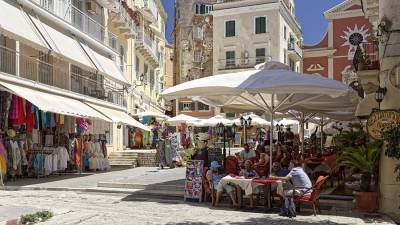 В Греции с 3 мая возобновляют работу рестораны и кафе