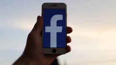 Пользователей Facebook и Instagram попросили делиться личными данными