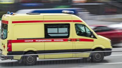В Смоленске нетрезвый мужчина выпал с пятого этажа и выжил