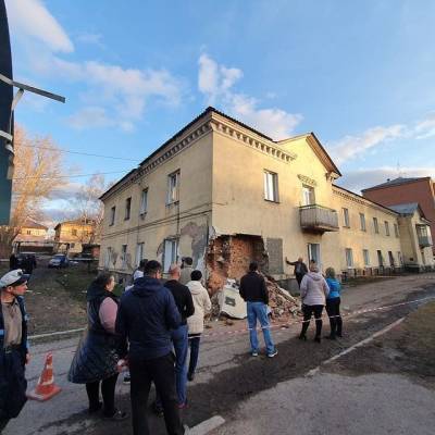 Власти кузбасского города прокомментировали частичное обрушение стены в жилом доме