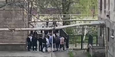На Старопортофранковской, Одесса, толпой подрались подростки, трое в критическом состоянии - Видео - ТЕЛЕГРАФ