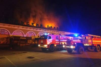 В Арамиле всю ночь горел торговый центр