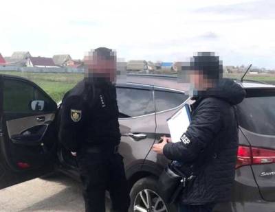 В Житомирской области полицейские вымогали взятки топливными талонами