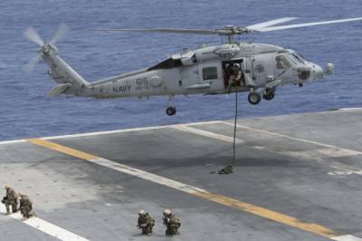 В ВМС США сформировали первый полностью гомосексуальный экипаж вертолета SH-60 SeaHawk