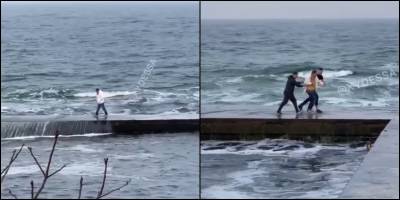 На 13 фонтана в Одессе мужчину чуть не смыло волнами в Черное море, видео насмешило украинцев - ТЕЛЕГРАФ
