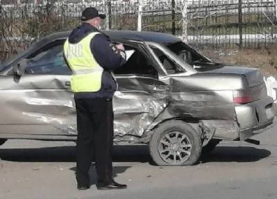 Священник на Mercedes в Омске в Пасху врезался в «десятку» и уничтожил ее