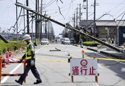 Перевернутые машины и разрушенные здания: Японию всколыхнул торнадо