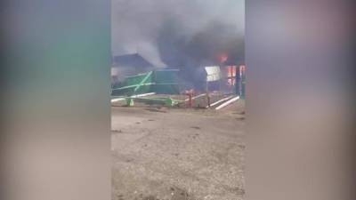 В Омской области пожар уничтожил в посёлке пять жилых домов - piter.tv - Омск - Омская обл.