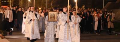 В храмах Красногорска в пасхальную ночь прошли праздничные богослужения