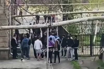 В Одессе произошла массовая драка, трое подростков в критическом состоянии