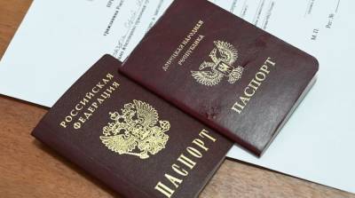 Либералка из МГУ возмущена выдачей российских паспортов жителям...