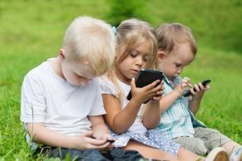 Советы родителям, как пресечь бесконечный «онлайн» своих детей на майские праздники