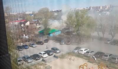 В Тюмени на улице Степной 1-й переулок горит дом
