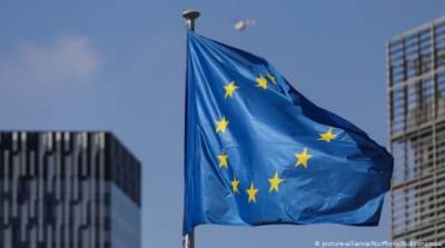 Еврокомиссия рекомендовала ЕС разрешить въезд вакцинированным туристам