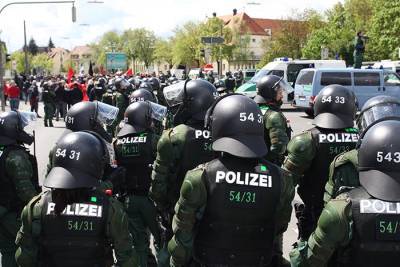 В ходе майских демонстраций пострадали 93 полицейских