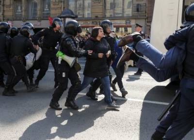 Германия: акции протеста у себя разгонять, а разгоны в России — осуждать