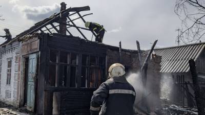 Из-за скутера сгорели два двора: на Харьковщине произошел крупный пожар – фото