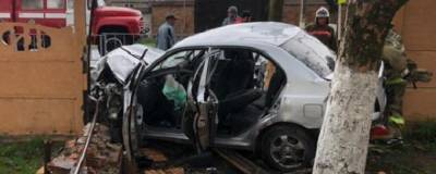 Автомобиль протаранил забор в Кабардино-Балкарии