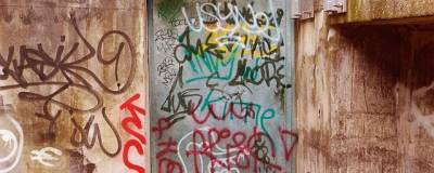 Власти Волжска предупредили граффитистов о штрафах за порчу имущества