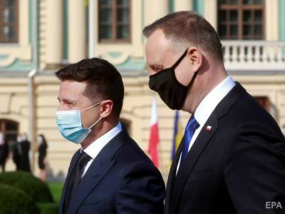 "С надеждой смотрим в будущее". Зеленский и еще четыре президента подписали в Варшаве совместную декларацию