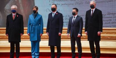 Зеленский во время визита в Варшаву подписал декларацию с президентами четырех стран