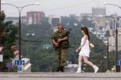 В Донецке отменили комендантский час, но люди боятся выходить на улицы