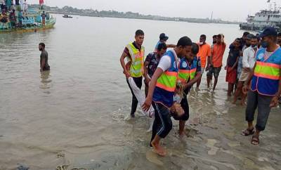 В Бангладеш в результате столкновения катера и баржи погибло 26 человек